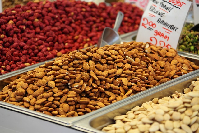 semínka a ořechy na trhu