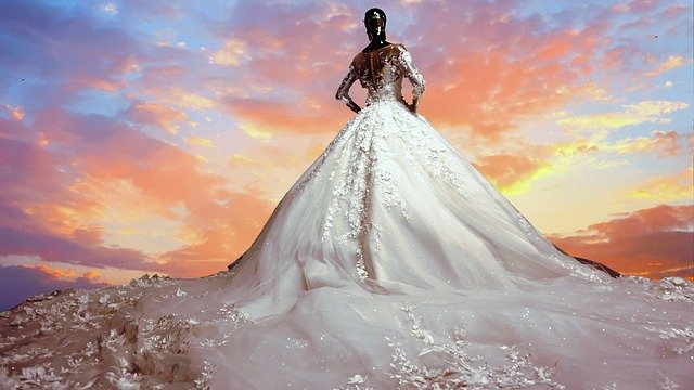 luxusní svatební šaty