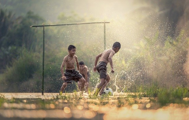 Fotbal se dá hrát kdekoliv.jpg
